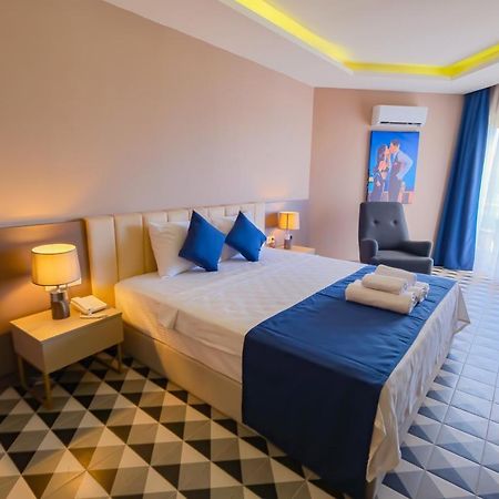אלאניה Feniks Hotel מראה חיצוני תמונה