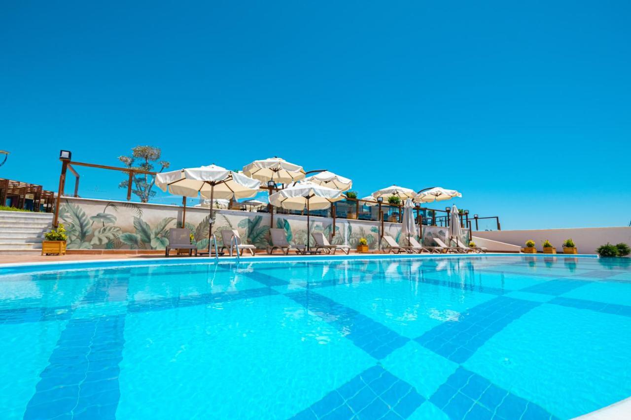 אלאניה Feniks Hotel מראה חיצוני תמונה